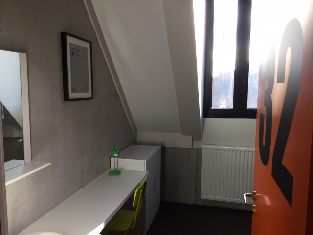 E1_-_Room_32_loft_bed